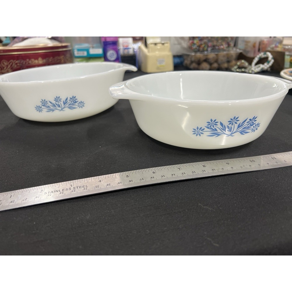 Set Of 2 Vintage Anchor Hocking Fire King Corn Flowers 1qt. 1.5 Qt Casserole